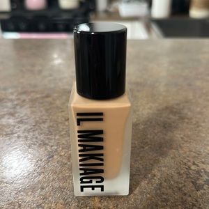 IL Makiage woke up like this number 105